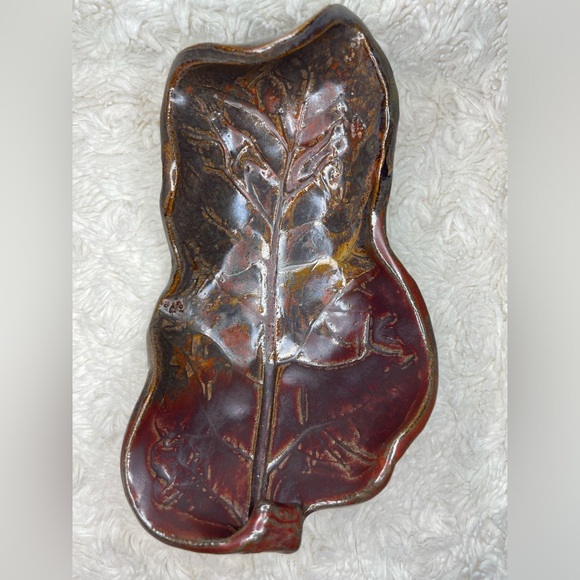 Vintage 1985 Handmade Pottery Leaf Trinket dish - Picture 9 of 9